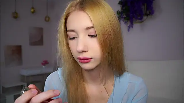 SunnivaCovil online show from December 17, 2:32 pm