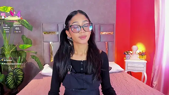 Tyla Ks online show from April 1, 7:55 pm