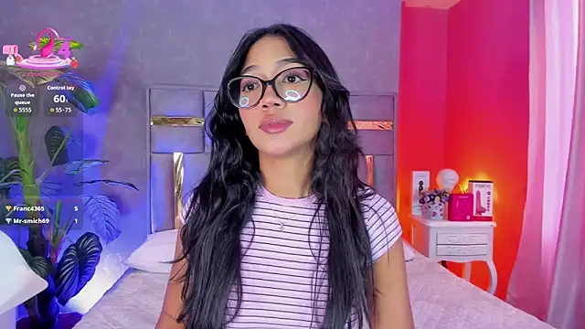 Tyla Ks online show from April 16, 8:08 pm