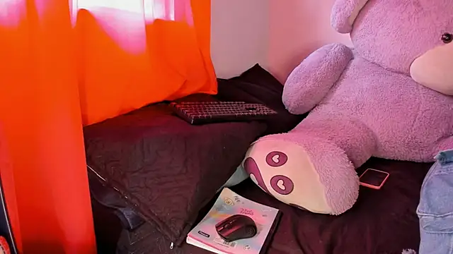 Maddy Jhonsson online show from March 13, 5:03 pm