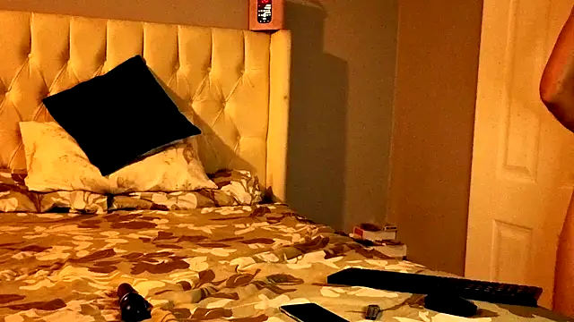 ebonylover1 online show from April 13, 10:32 pm