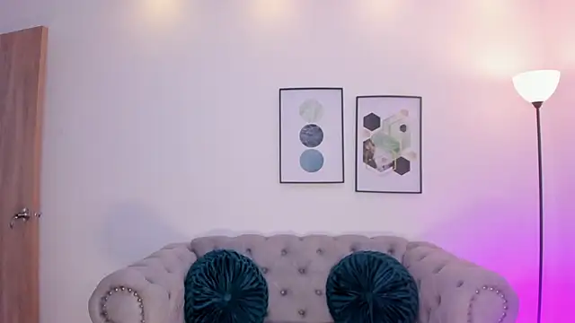 Corina White online show from November 20, 7:37 pm