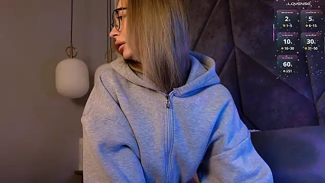 VictoriaLights online show from February 17, 6:24 am