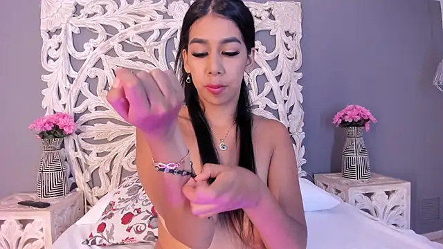 AnnieGibbyns online show from April 9, 4:23 pm