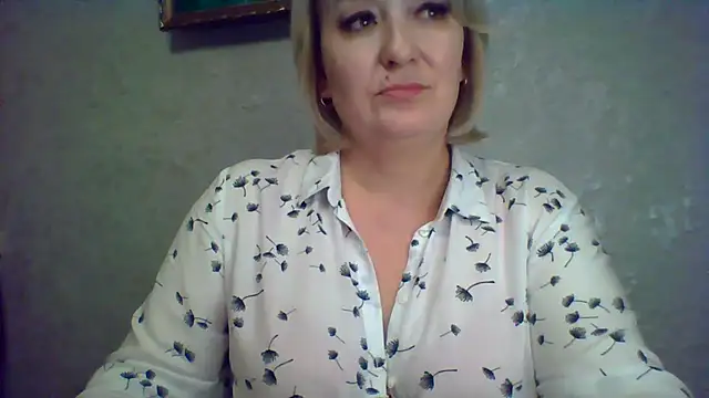 ArielXLoveresss online show from November 4, 7:30 pm