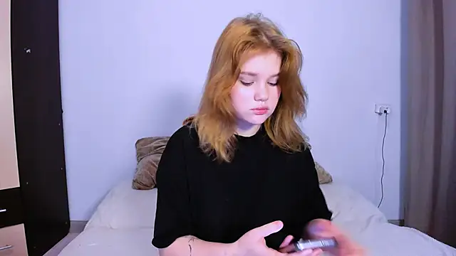 LaseyMoon online show from October 8, 11:47 am