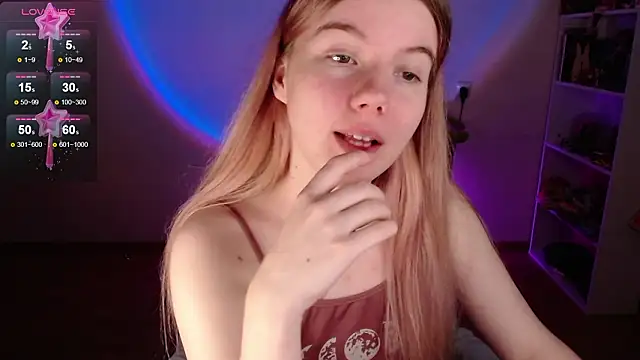 Strawberry juli online show from February 21, 2:12 am