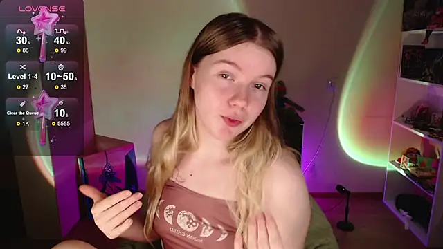 Strawberry juli online show from October 7, 11:36 am