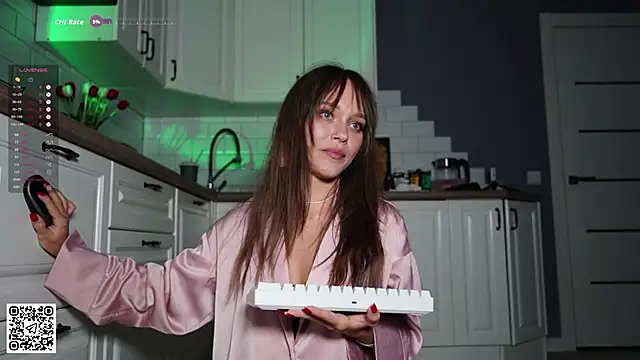 Moni Carroll online show from October 4, 5:50 pm