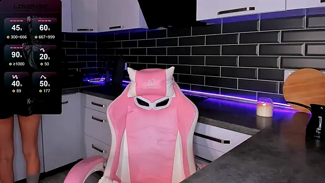 EmmaVictori1 online show from November 4, 8:30 am