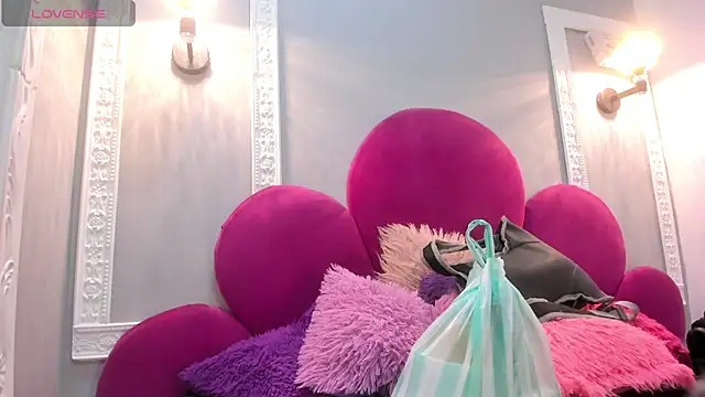 Bonniie 22 online show from April 15, 7:14 pm