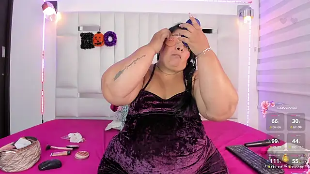 LunaaSweett online show from October 16, 8:33 pm