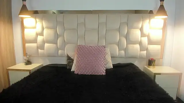 Qeen blackk online show from November 8, 9:42 pm