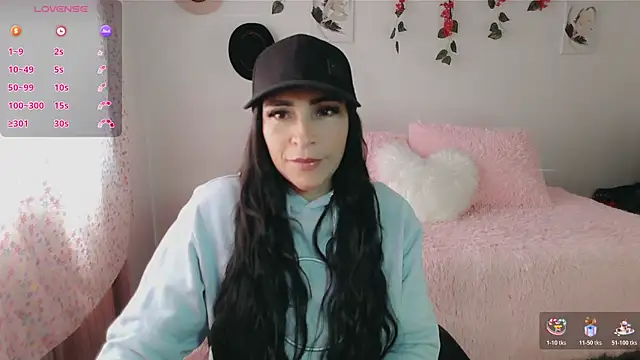 luna lgomez  online show from November 12, 12:58 pm