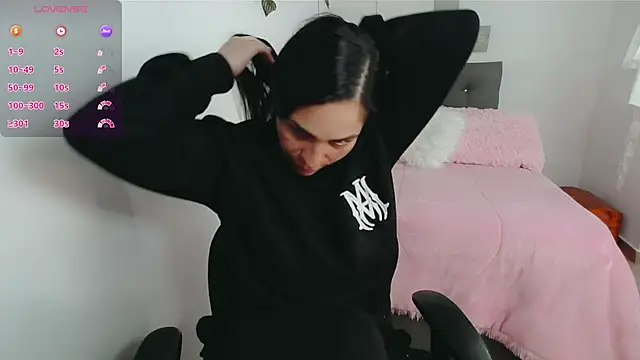 luna lgomez  online show from December 23, 5:11 am