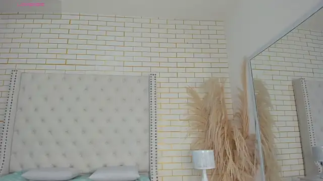 Emilly wilson  online show from January 19, 11:28 am