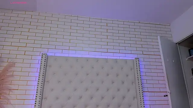 Emilly wilson  online show from January 14, 11:26 am