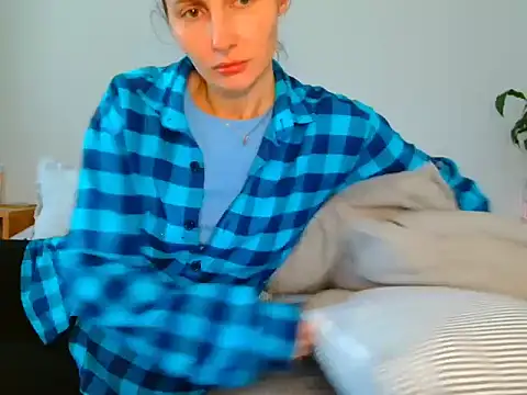 Irina9793 online show from May 11, 9:11 am