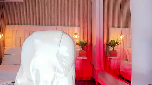 ValeriMilton online show from September 27, 8:49 pm