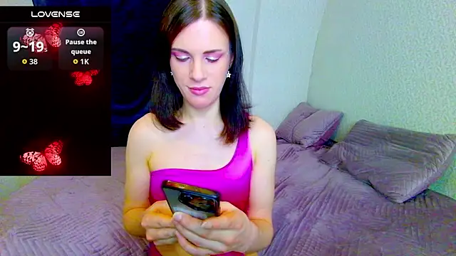 Nicole Redfields online show from March 31, 5:18 am