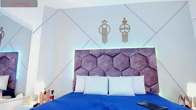 aurora collinss  online show from September 25, 12:59 pm