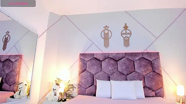 aurora collinss  online show from February 14, 12:51 pm