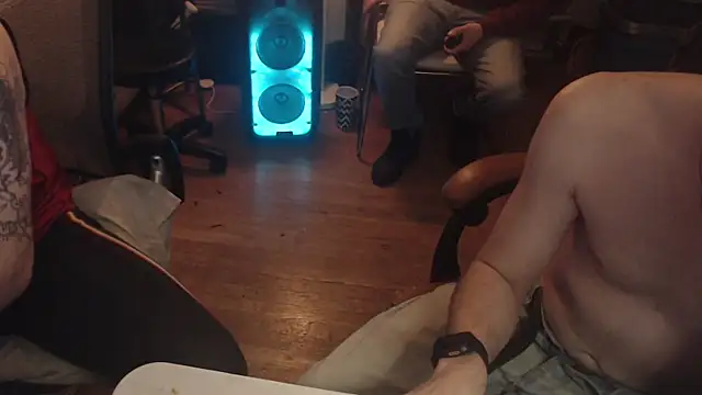 weknowourworth6999 online show from December 22, 6:38 am