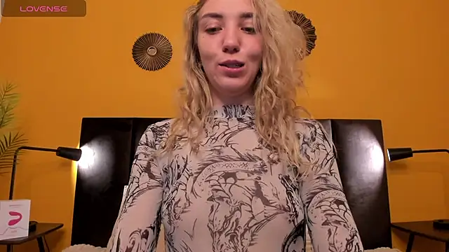 Jessie Curlyy online show from September 19, 2:21 am