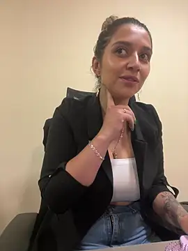 Isabella Varella online show from March 6, 12:55 pm