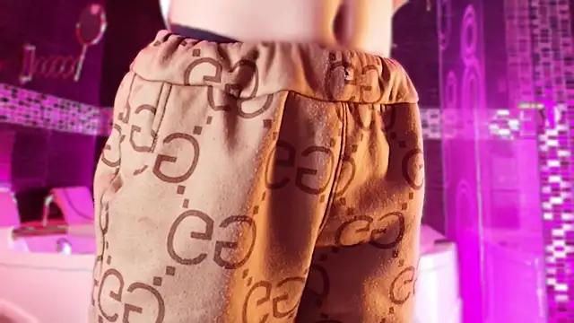 Small Hot19 online show from January 9, 9:24 am