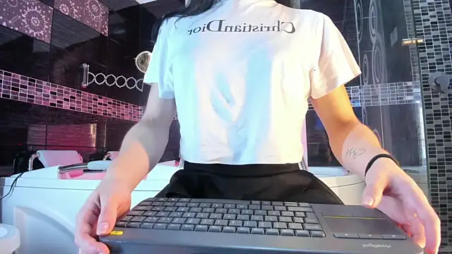 Small Hot19 online show from October 16, 11:24 am