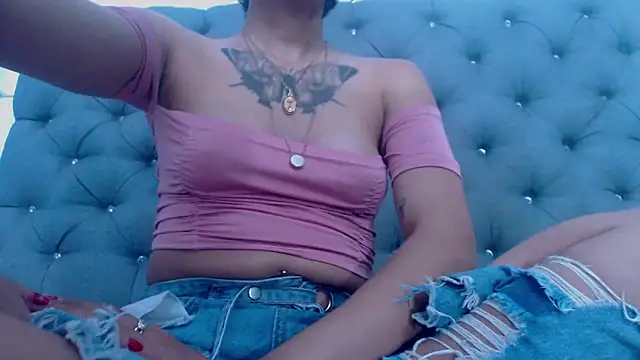 XxxReinaSexyBodyxxX777 online show from October 3, 8:03 pm