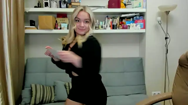 Kara Smith  online show from December 3, 11:51 pm