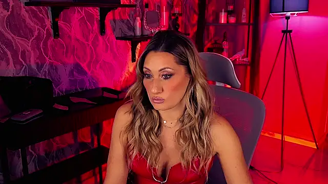 SarahAlluring online show from January 9, 1:15 pm