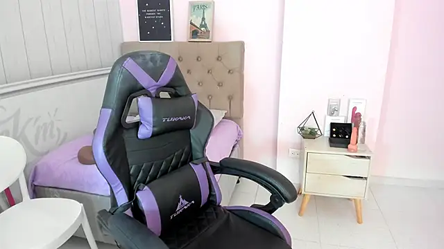 Tania Duque online show from December 5, 2:18 pm