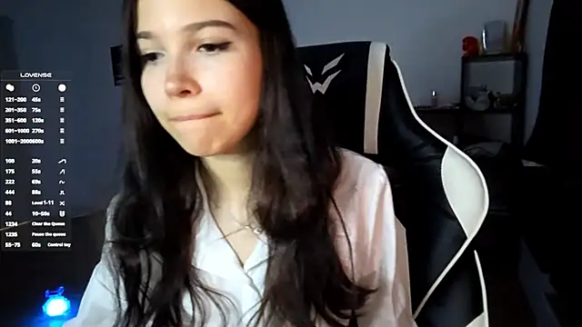 MayAgard online show from November 3, 7:29 pm