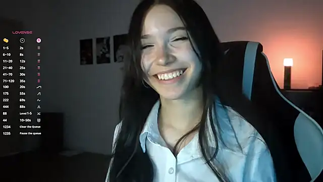 MayAgard online show from November 14, 4:18 pm