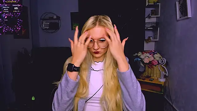 madam uliis online show from December 22, 1:58 pm