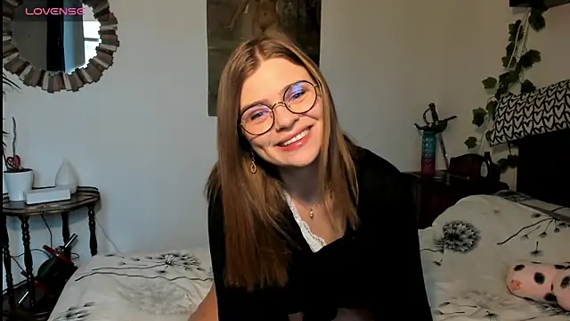 HaleyReedme online show from February 3, 8:19 am