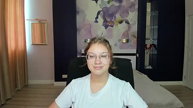 AngelinaLow online show from September 25, 11:31 am