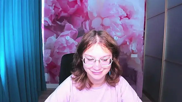 AngelinaLow online show from September 14, 11:30 am