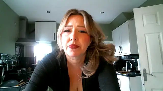 MissHoneyPenny online show from June 9, 10:14 am