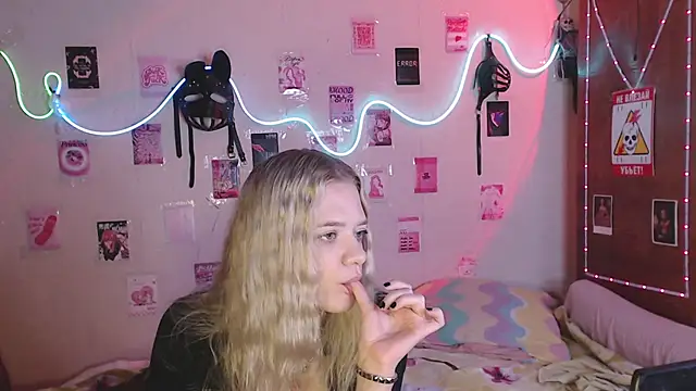 Your Horny Friends online show from September 9, 8:47 am