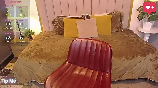 ailyn maury online show from April 18, 1:46 pm