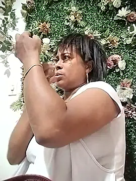 Tu-Reina online show from September 29, 9:09 pm