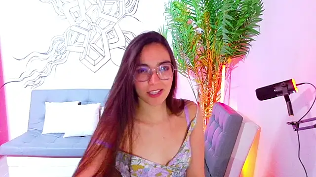 Emmi Roberts online show from February 28, 12:21 am