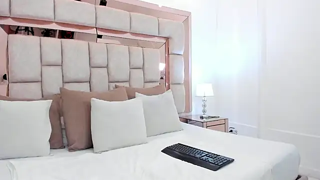 keylamillerr online show from November 13, 10:09 pm