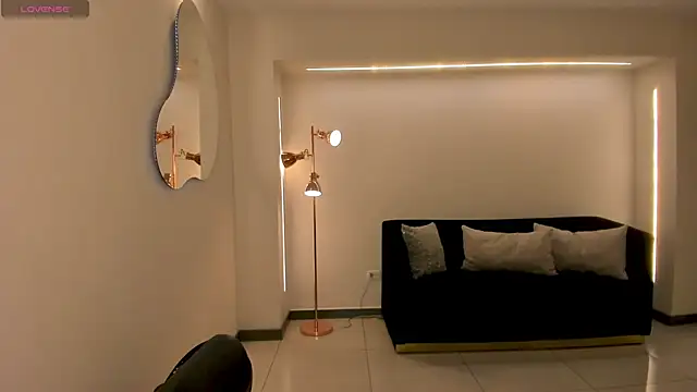 MaiaCollins online show from February 8, 10:45 pm