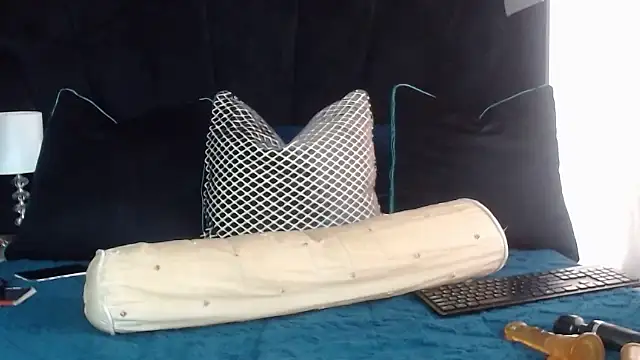 sexdevolxx online show from October 6, 7:14 am