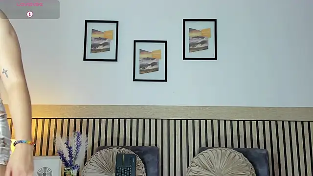 hanna mils online show from September 13, 4:09 am